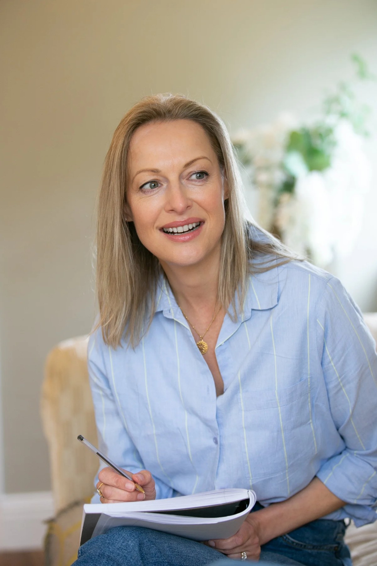 Portrait of Lizzie Laing, Flirt Therapist and RTT Therapist